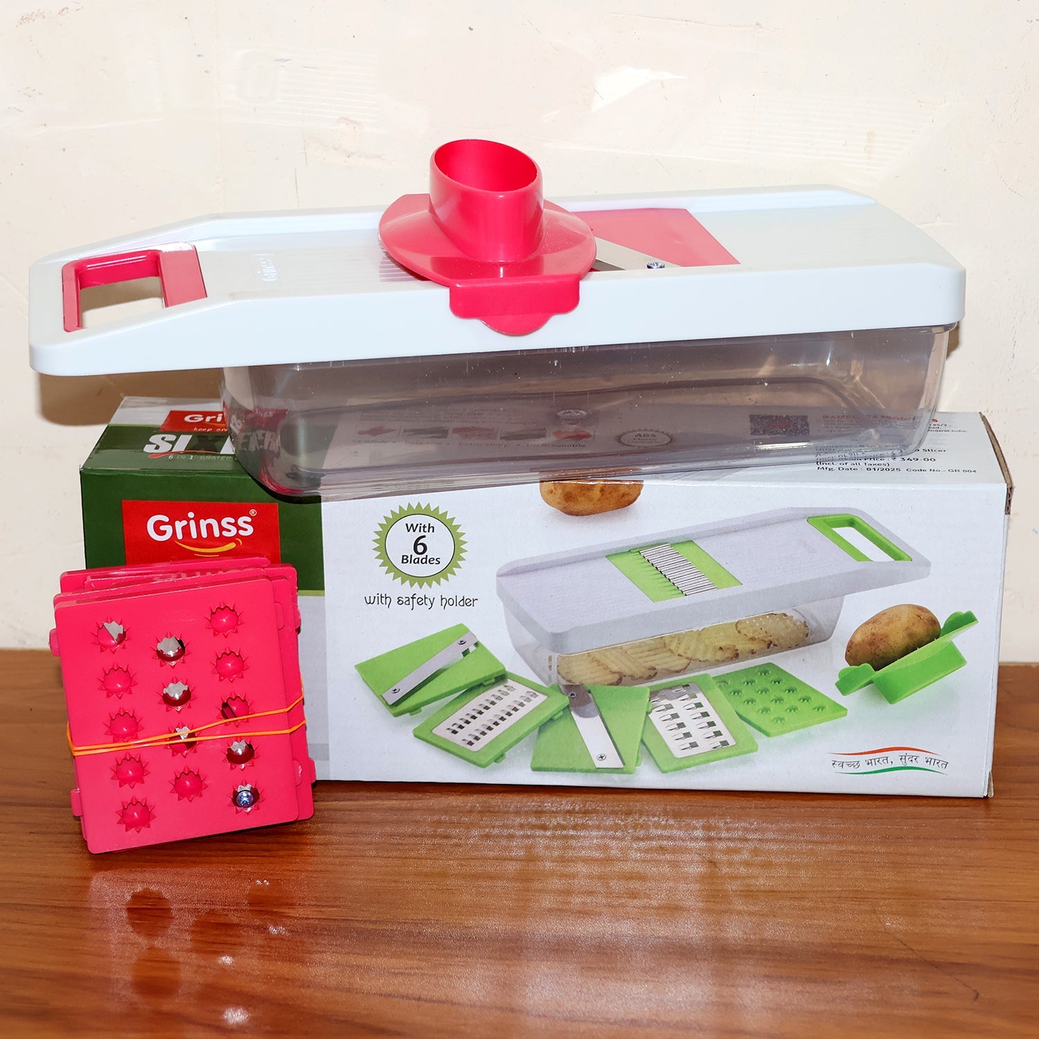 6-in-1 Vegetable Slicer, Grater & Chopper - (Set) 6-in-1 Vegetable Slicer, Grater & Chopper - (Set)
